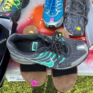 Women’s Nike torch 4